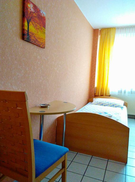 Yans * Oberhausen (North Rhine-Westphalia)